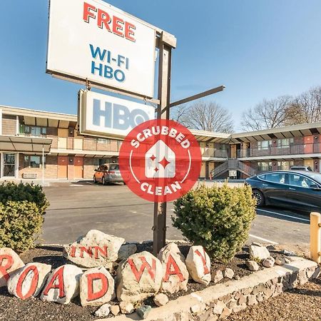 Oyo Hotel Malden Ma Broadway Esterno foto