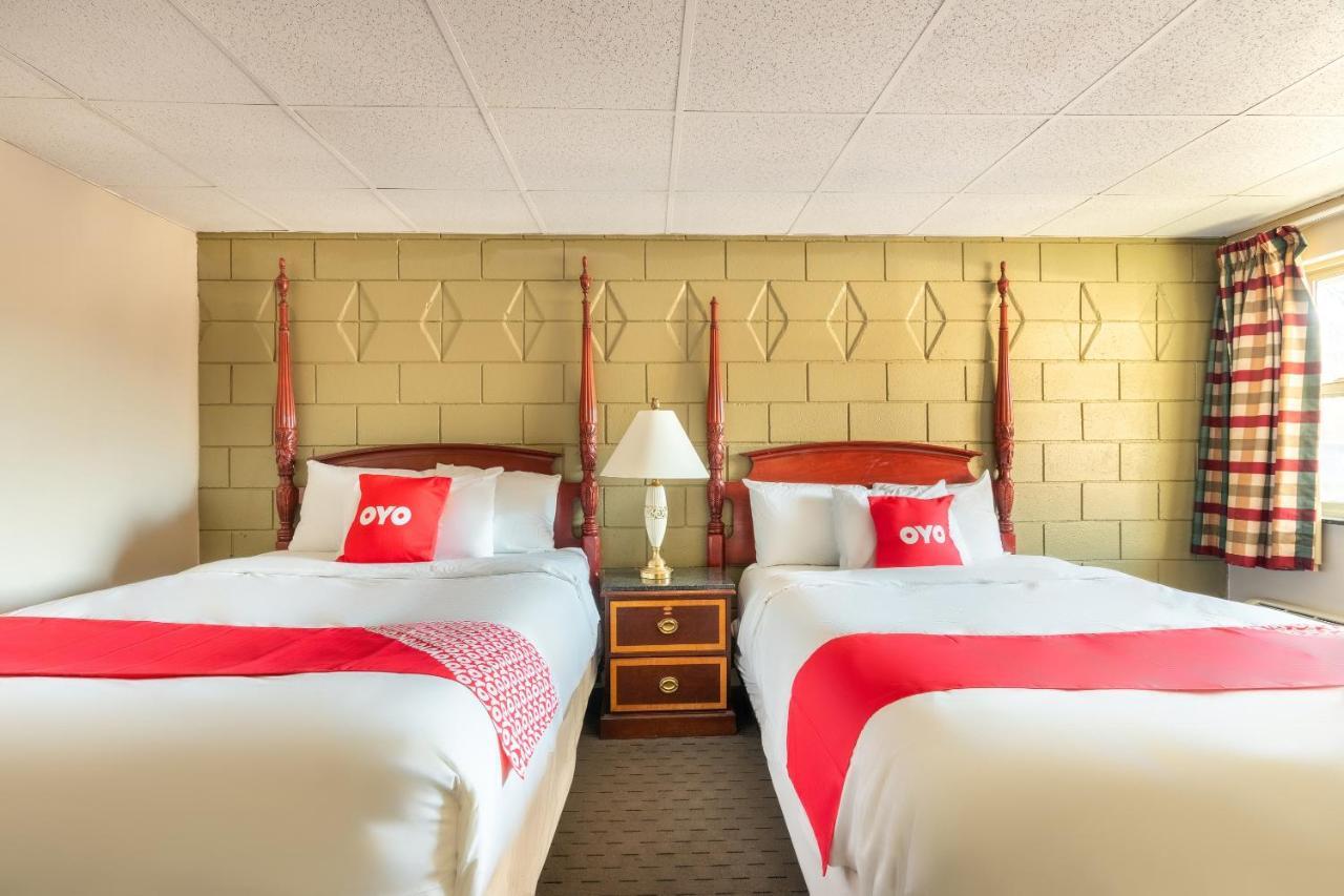 Oyo Hotel Malden Ma Broadway Esterno foto