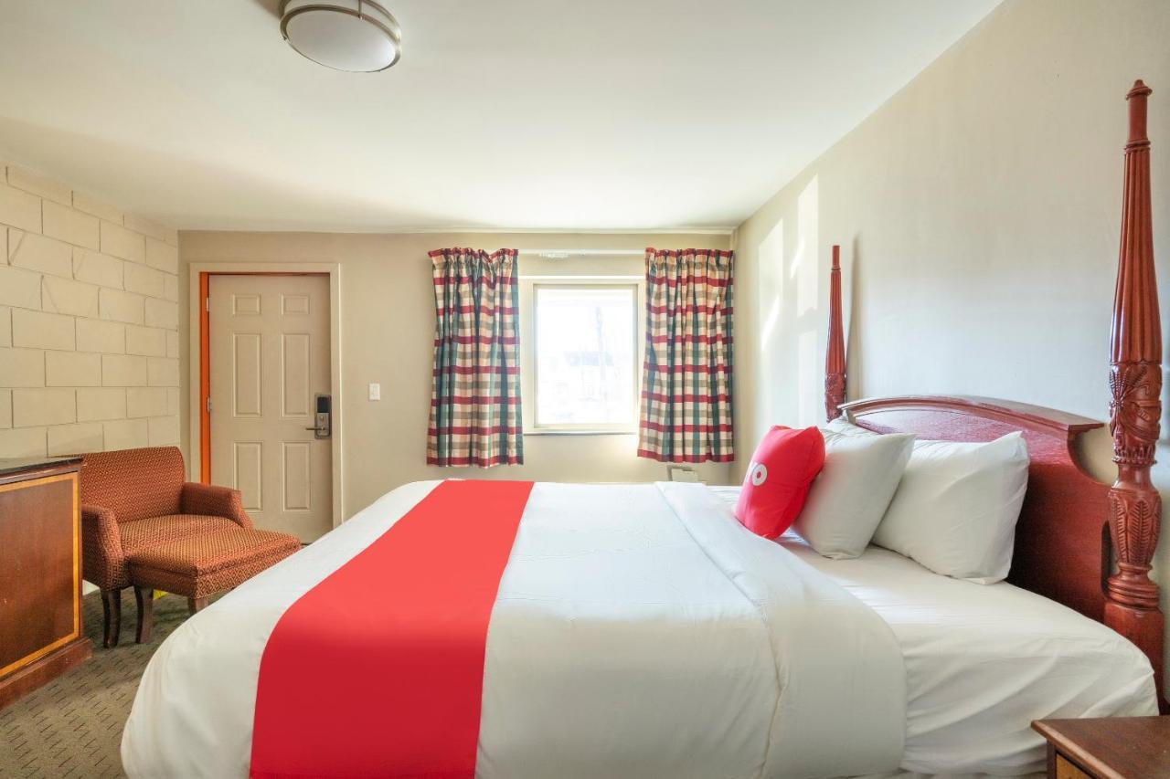 Oyo Hotel Malden Ma Broadway Esterno foto