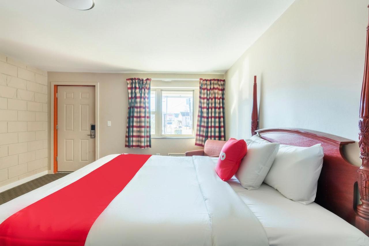 Oyo Hotel Malden Ma Broadway Esterno foto