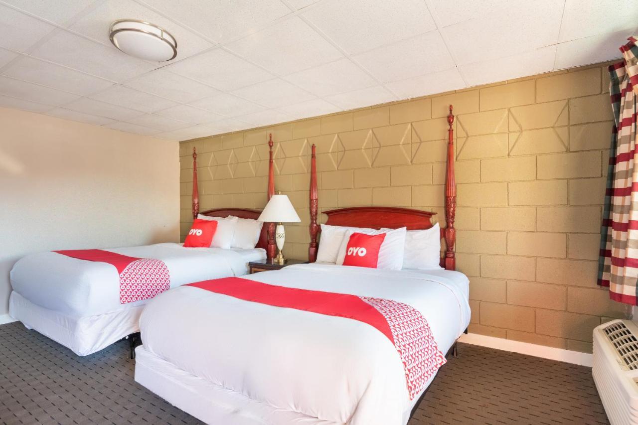 Oyo Hotel Malden Ma Broadway Esterno foto