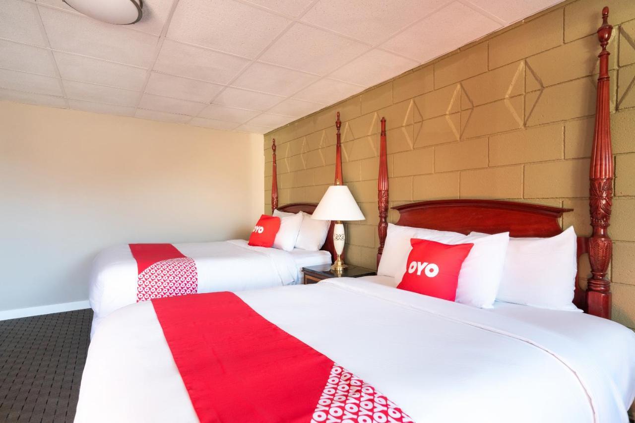 Oyo Hotel Malden Ma Broadway Esterno foto