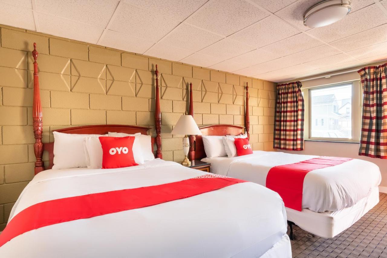 Oyo Hotel Malden Ma Broadway Esterno foto